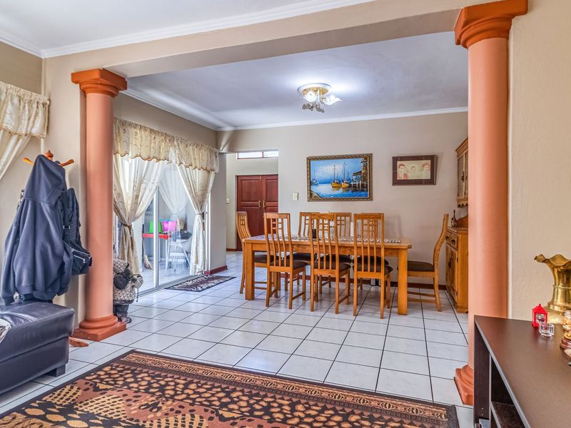 Single Level, Secure, Estate Living! - Photo 10