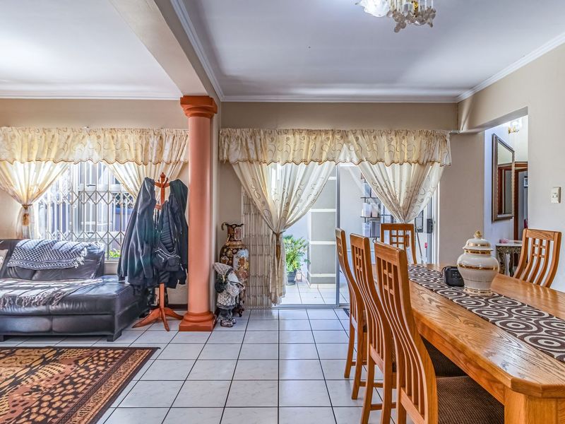 Single Level, Secure, Estate Living! - Photo 8