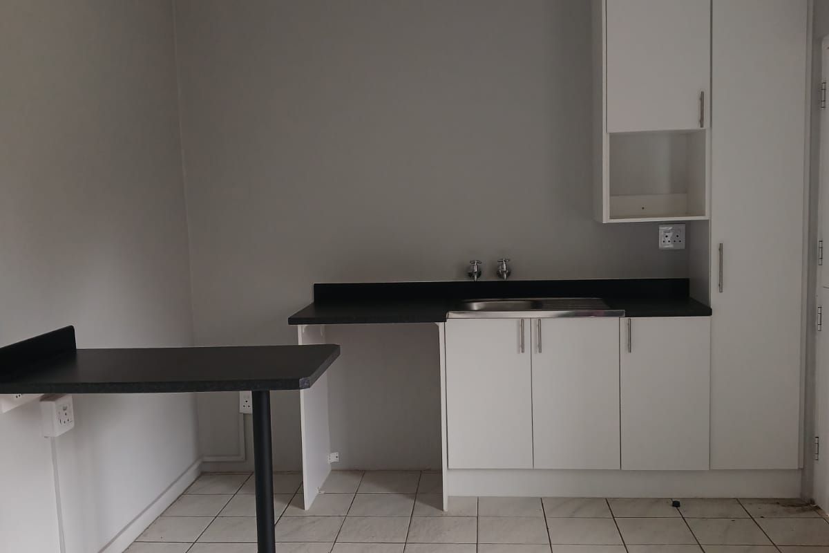 Studio Cottage in a shared property - Photo 3