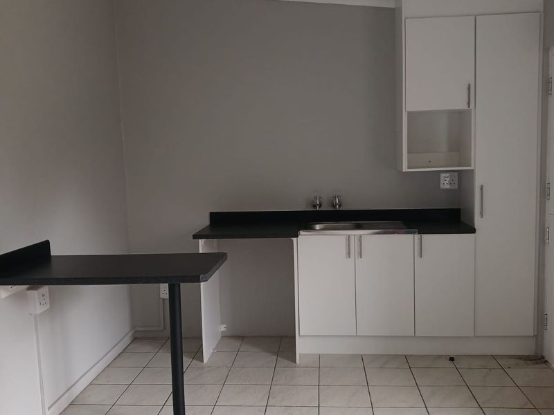 Studio Cottage in a shared property - Photo 3