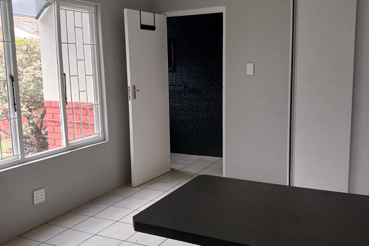 Studio Cottage in a shared property - Photo 2