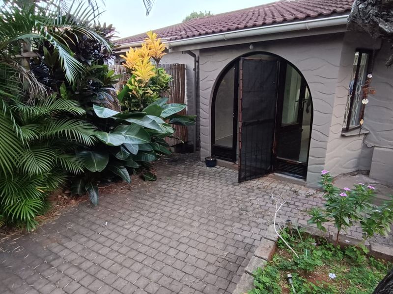 Quaint Garden Cottage to Let - Photo 8