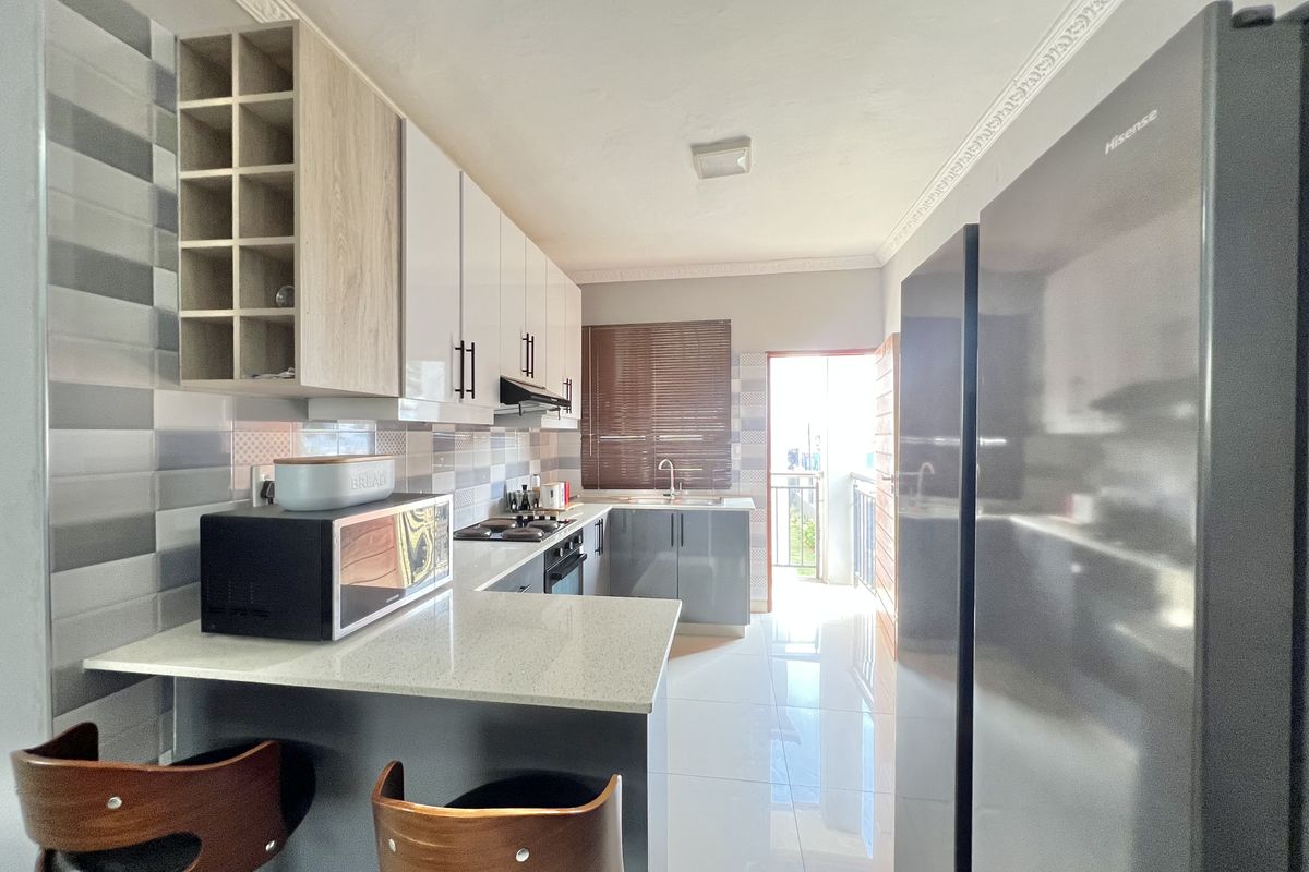 Morningside, 2 Bedroom Flat, 1 Parking for Sale - Photo 2