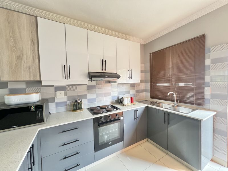 Morningside, 2 Bedroom Flat, 1 Parking for Sale - Photo 1