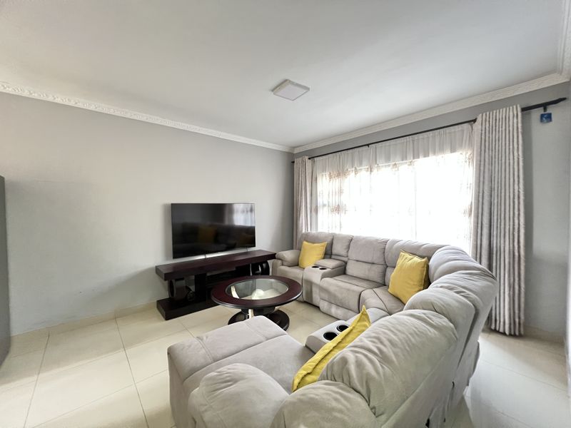 Morningside, 2 Bedroom Flat, 1 Parking for Sale - Photo 8