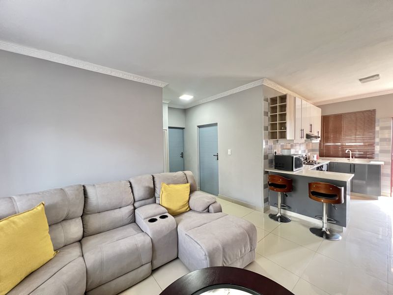 Morningside, 2 Bedroom Flat, 1 Parking for Sale - Photo 6