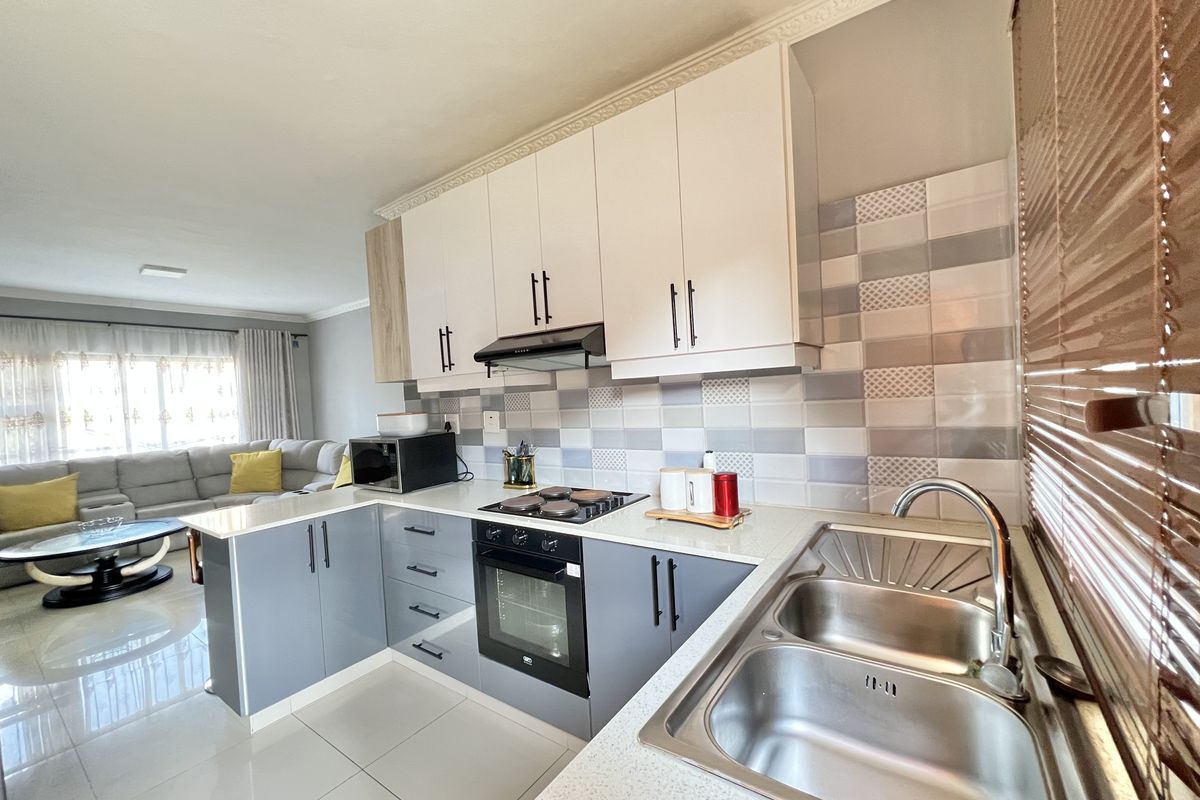 Morningside, 2 Bedroom Flat, 1 Parking for Sale - Photo 3