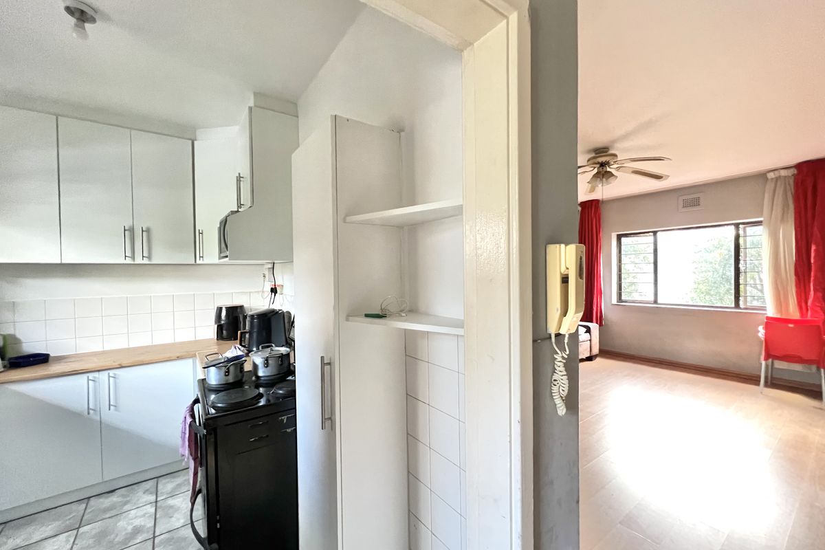 Musgrave Three Bedroom Flat Investment - Photo 3