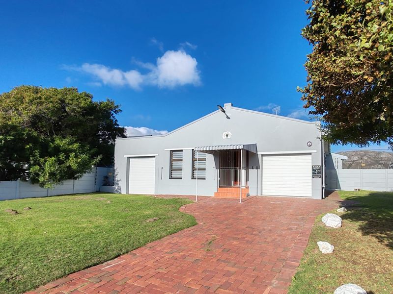House For Sale In Gansbaai - Photo 2