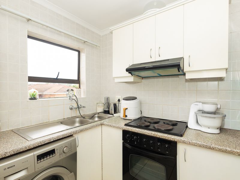 Stunning 2-bedroom apartment for sale in Sonstraal Heights, Durbanville – perfect for modern living - Photo 4