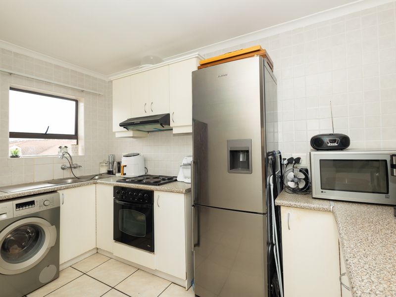 Stunning 2-bedroom apartment for sale in Sonstraal Heights, Durbanville – perfect for modern living - Photo 3