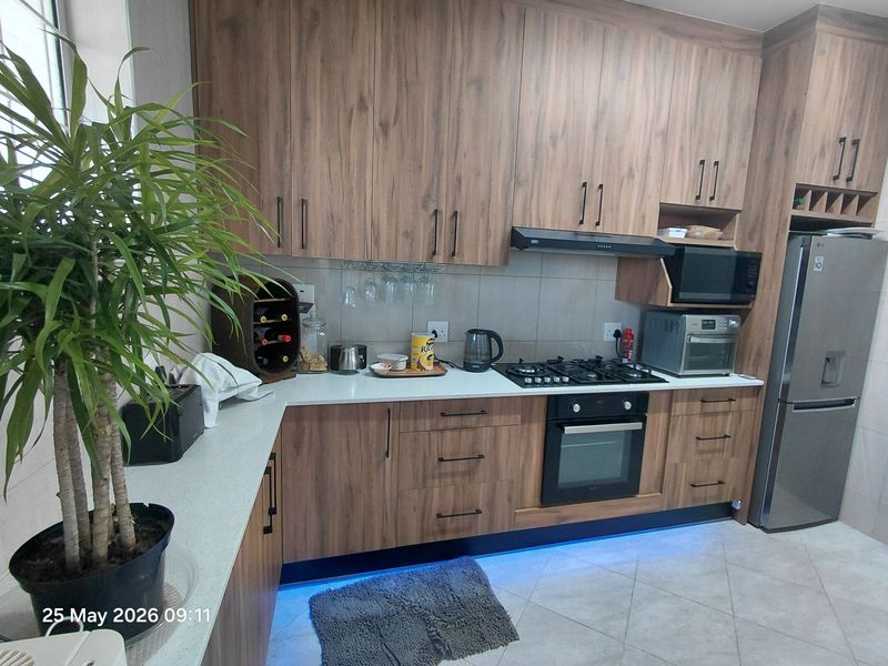 Modern 3 Bedroom Apartment with Sea Views in Molsonder, Summerstrand - Photo 9