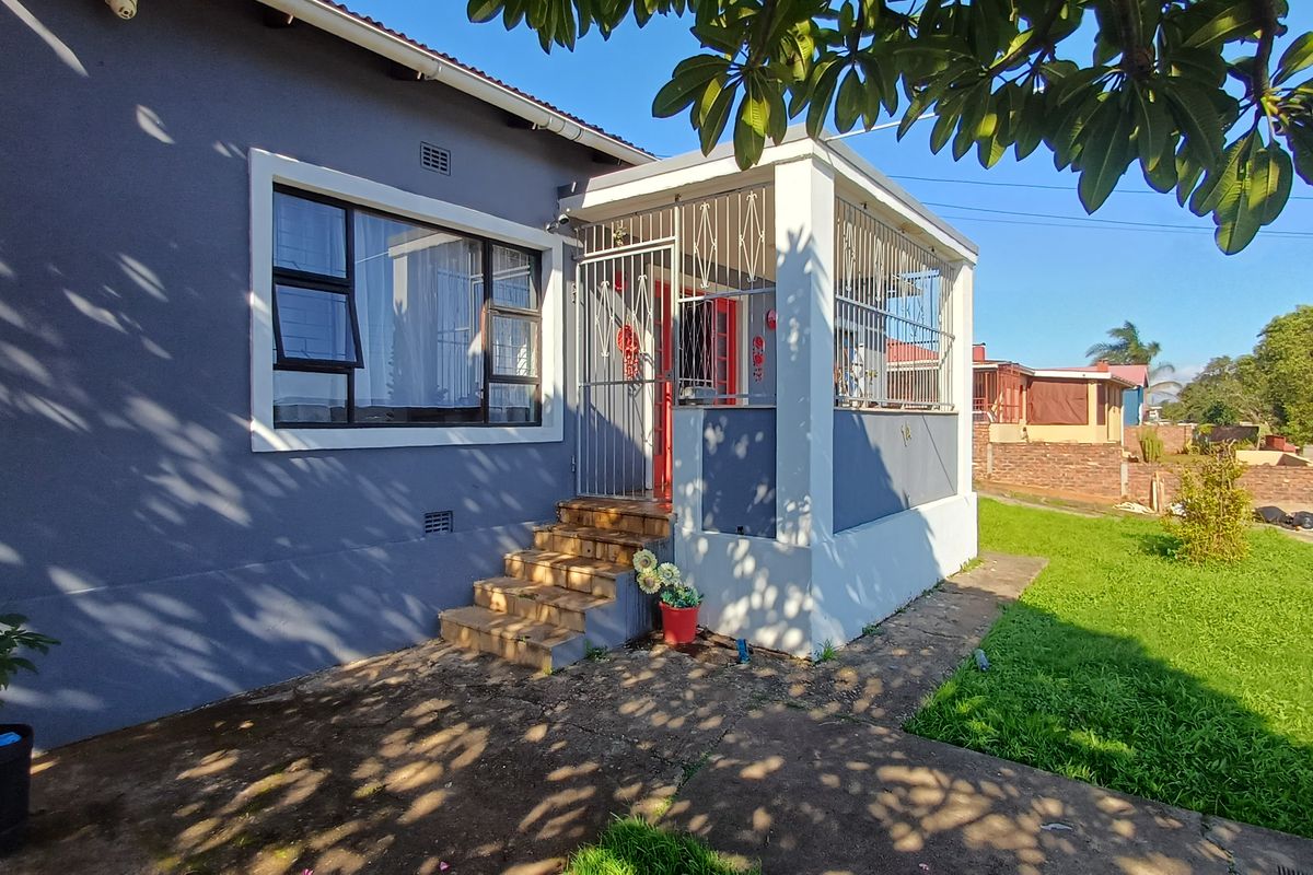 Van Riebeeck Hooge Family Home For Sale. - Photo 3