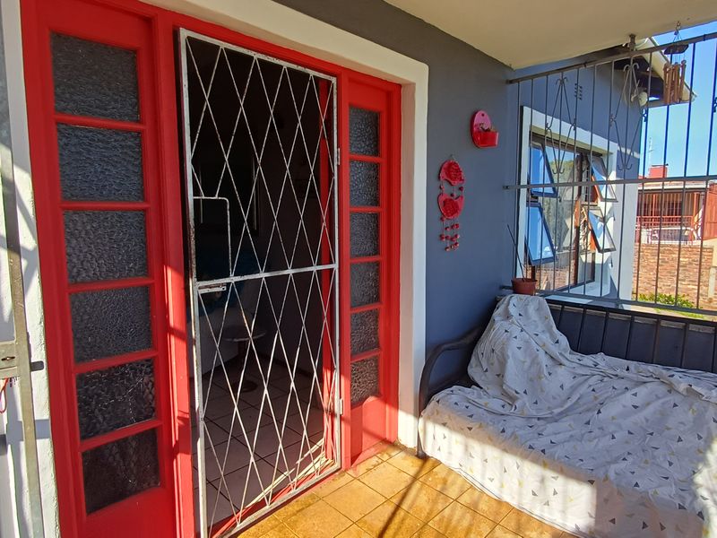 Van Riebeeck Hooge Family Home For Sale. - Photo 5