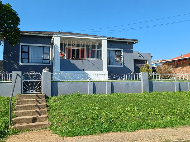 Van Riebeeck Hooge Family Home For Sale. - Photo 1