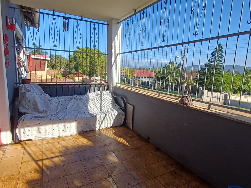 Van Riebeeck Hooge Family Home For Sale. - Photo 4