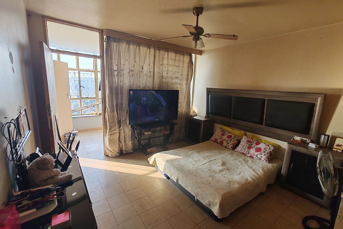 1.5 Bedroom Apartment For Sale – Great Potential - Photo 3