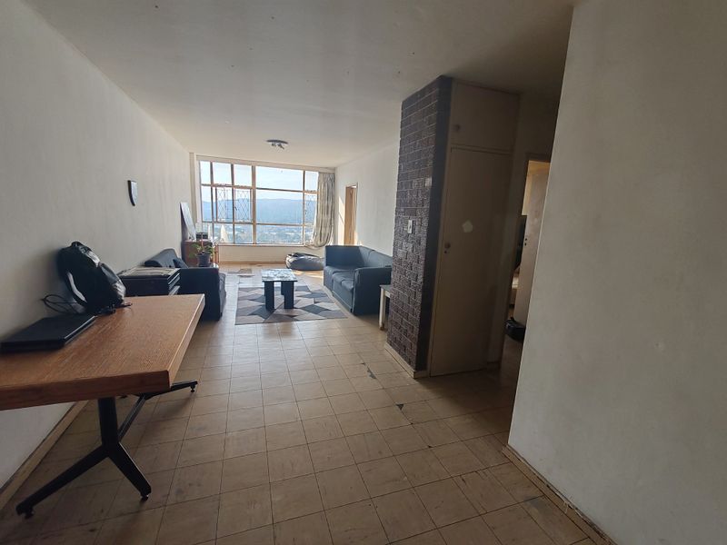 1.5 Bedroom Apartment For Sale – Great Potential - Photo 6
