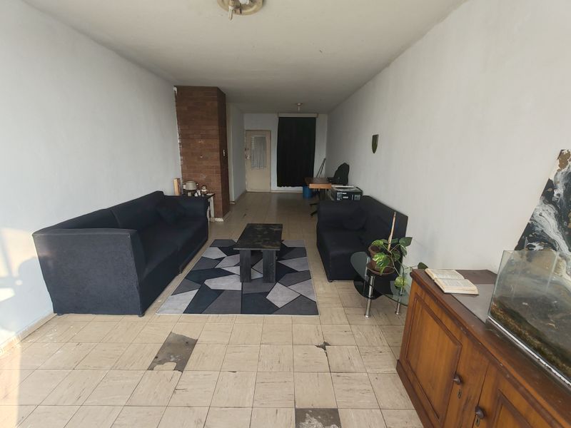 1.5 Bedroom Apartment For Sale – Great Potential - Photo 5