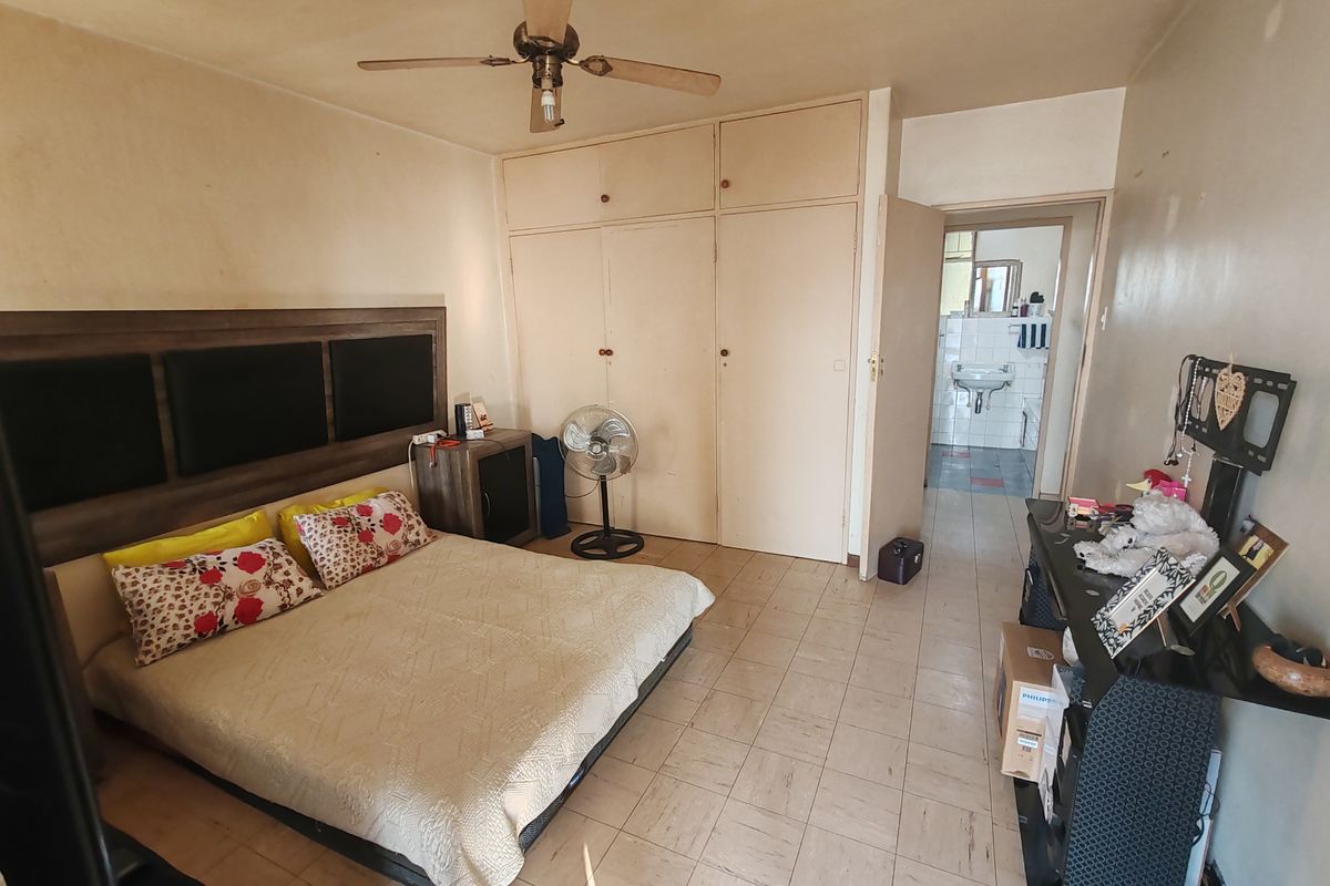 1.5 Bedroom Apartment For Sale – Great Potential - Photo 2