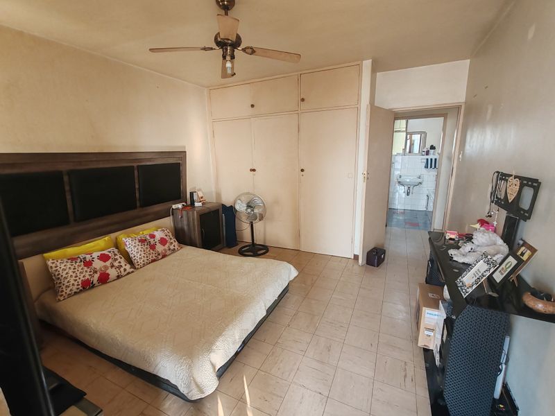 1.5 Bedroom Apartment For Sale – Great Potential - Photo 2