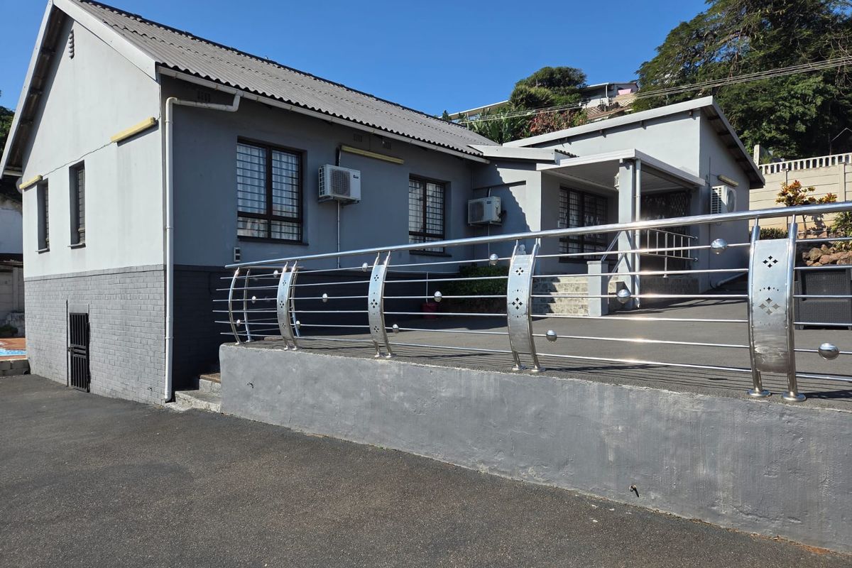 Modern Stunning Home – So Much to Offer! - Photo 2
