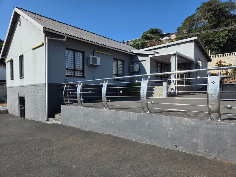 Modern Stunning Home – So Much to Offer! - Photo 2