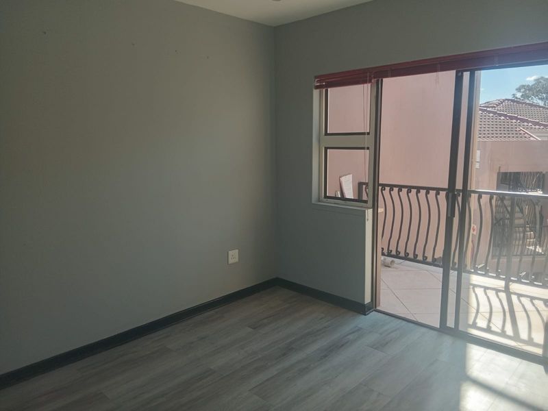 Stylish, Secure & Designed for Easy Living - Photo 4