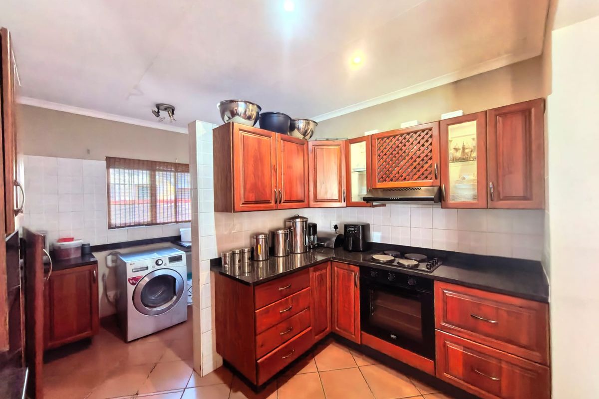 3-Bedroom Family Home in a Secure Complex - Photo 5