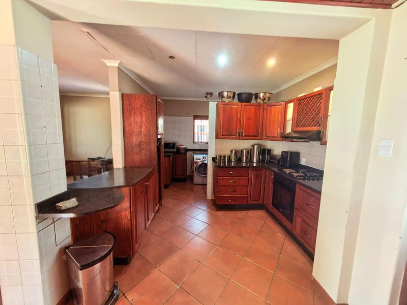 3-Bedroom Family Home in a Secure Complex - Photo 4