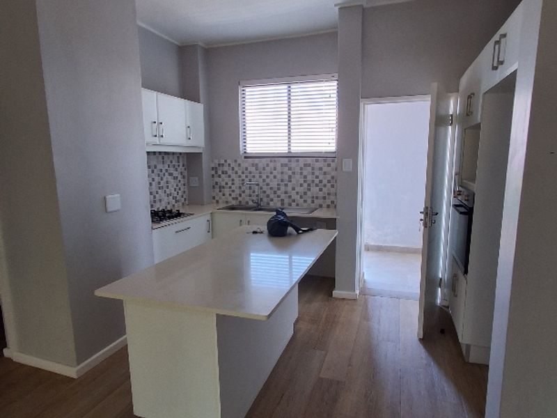 Hillcrest Central - ideal location, modern amenities - Photo 5