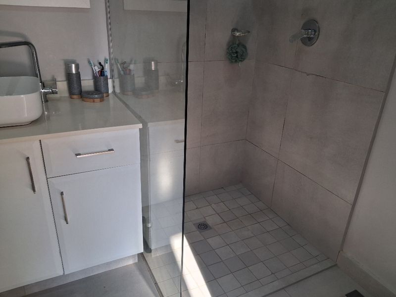 Hillcrest Central - ideal location, modern amenities - Photo 10