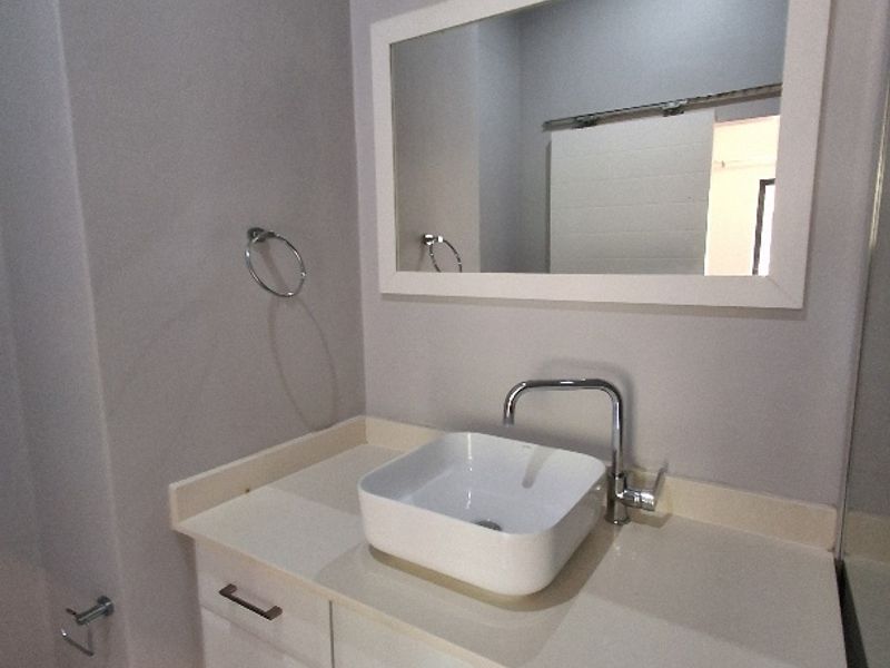 Hillcrest Central - ideal location, modern amenities - Photo 9