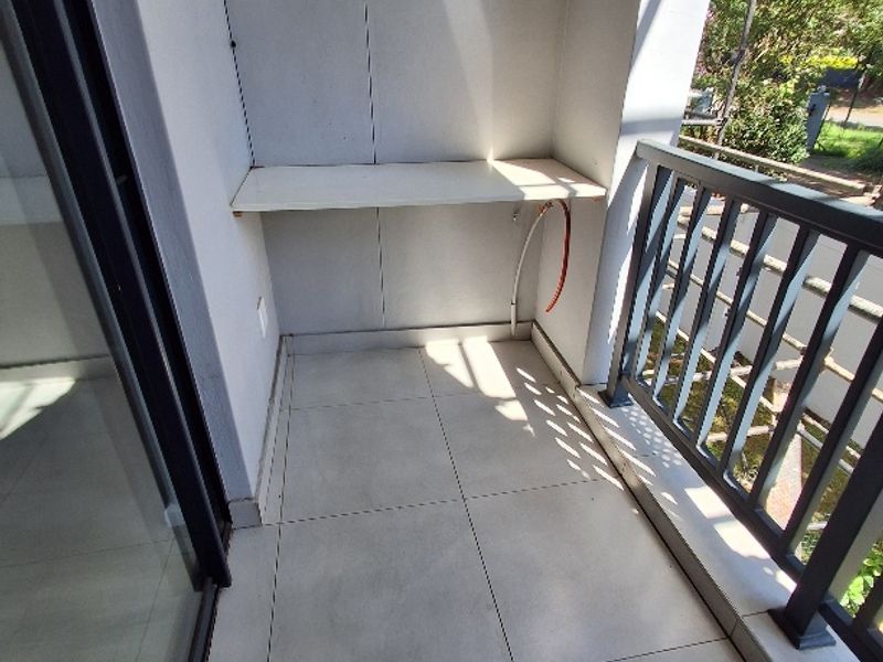 Hillcrest Central - ideal location, modern amenities - Photo 6