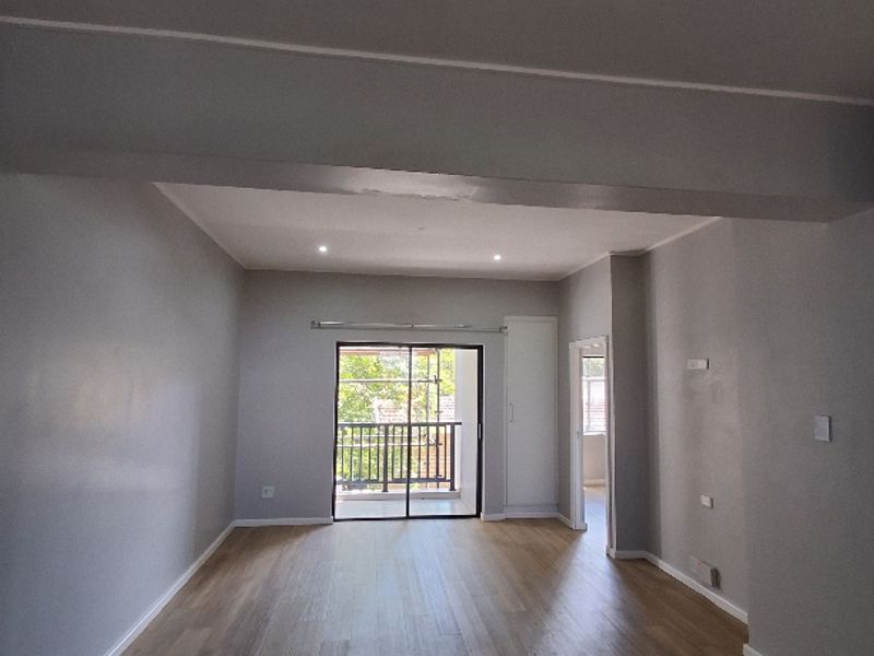 Hillcrest Central - ideal location, modern amenities - Photo 3