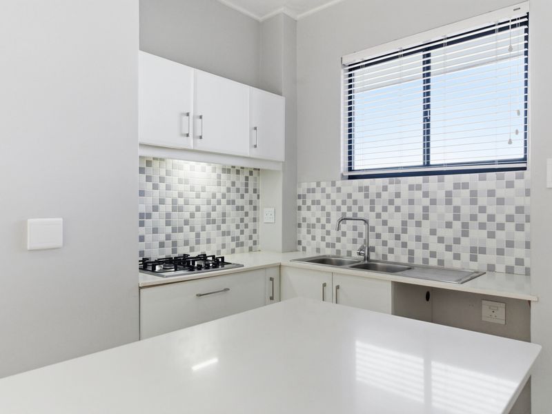 Hillcrest Central - Investor only - Ideal location, modern amenities - Photo 6