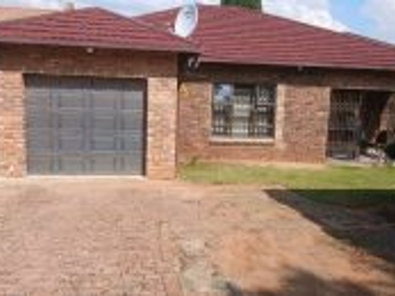 Beautiful 3 Bedroom Stand-Alone Home for Sale in Mountain View - Photo 1