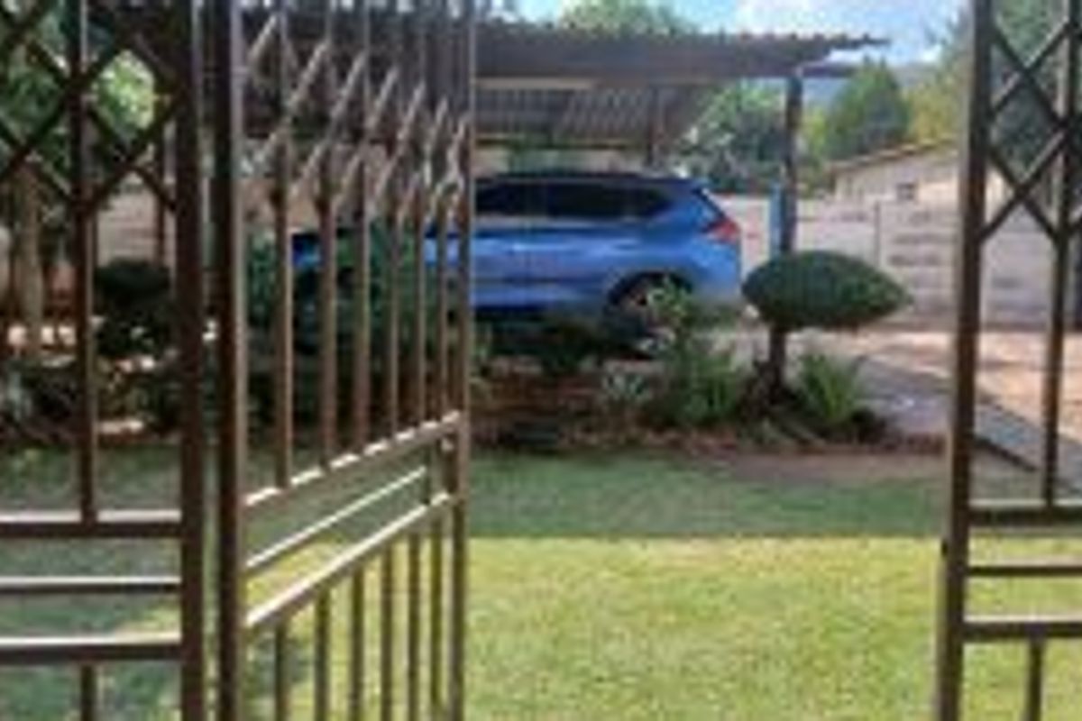 Beautiful 3 Bedroom Stand-Alone Home for Sale in Mountain View - Photo 4