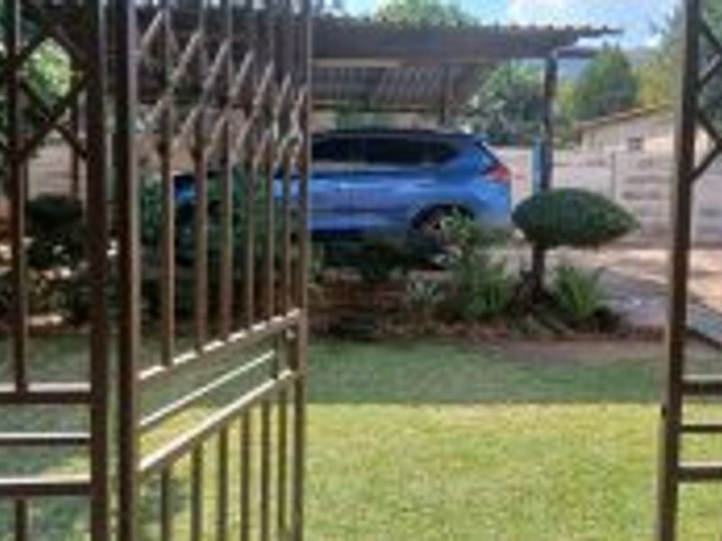 Beautiful 3 Bedroom Stand-Alone Home for Sale in Mountain View - Photo 4