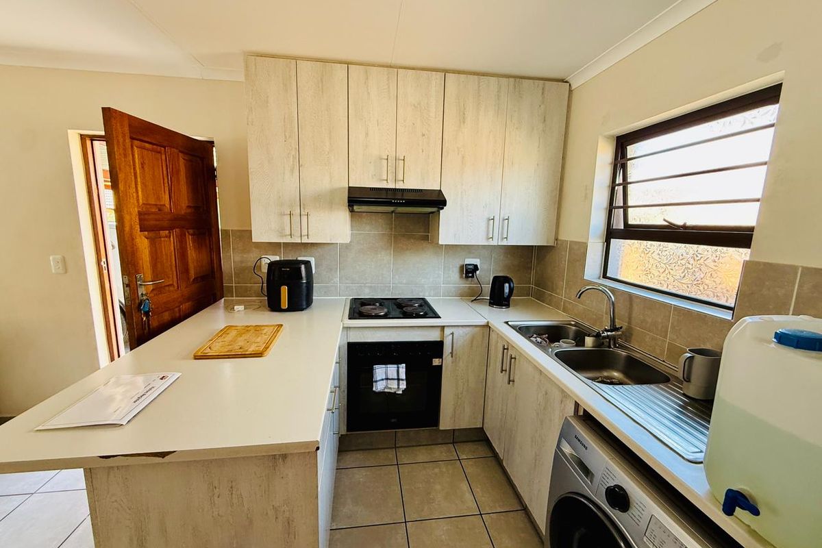 Comfortable and Secure Townhouse Living in Princeton Park - Photo 3