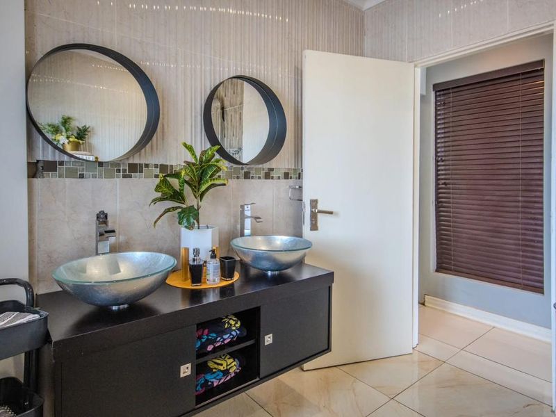 Stunning family home in Vaal Marina.Vaal Dam - Photo 5