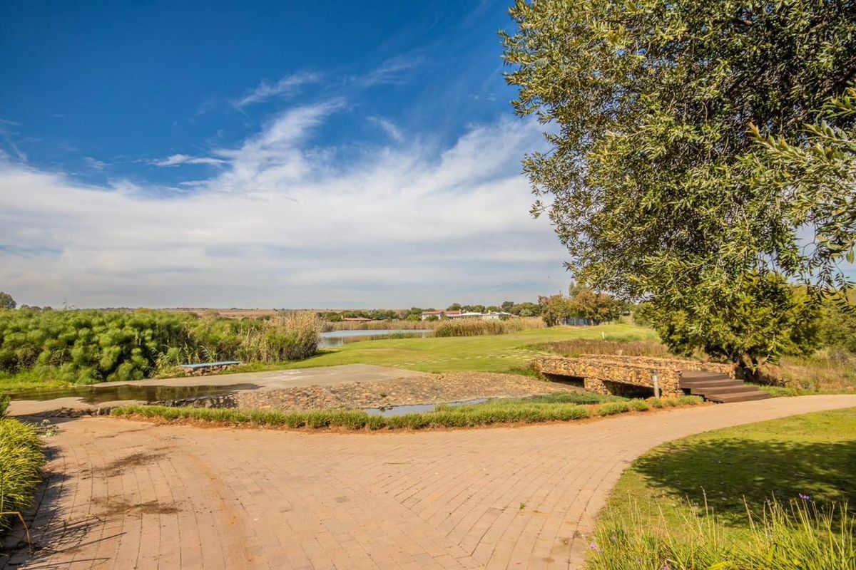 Stunning family home in Vaal Marina.Vaal Dam - Photo 2