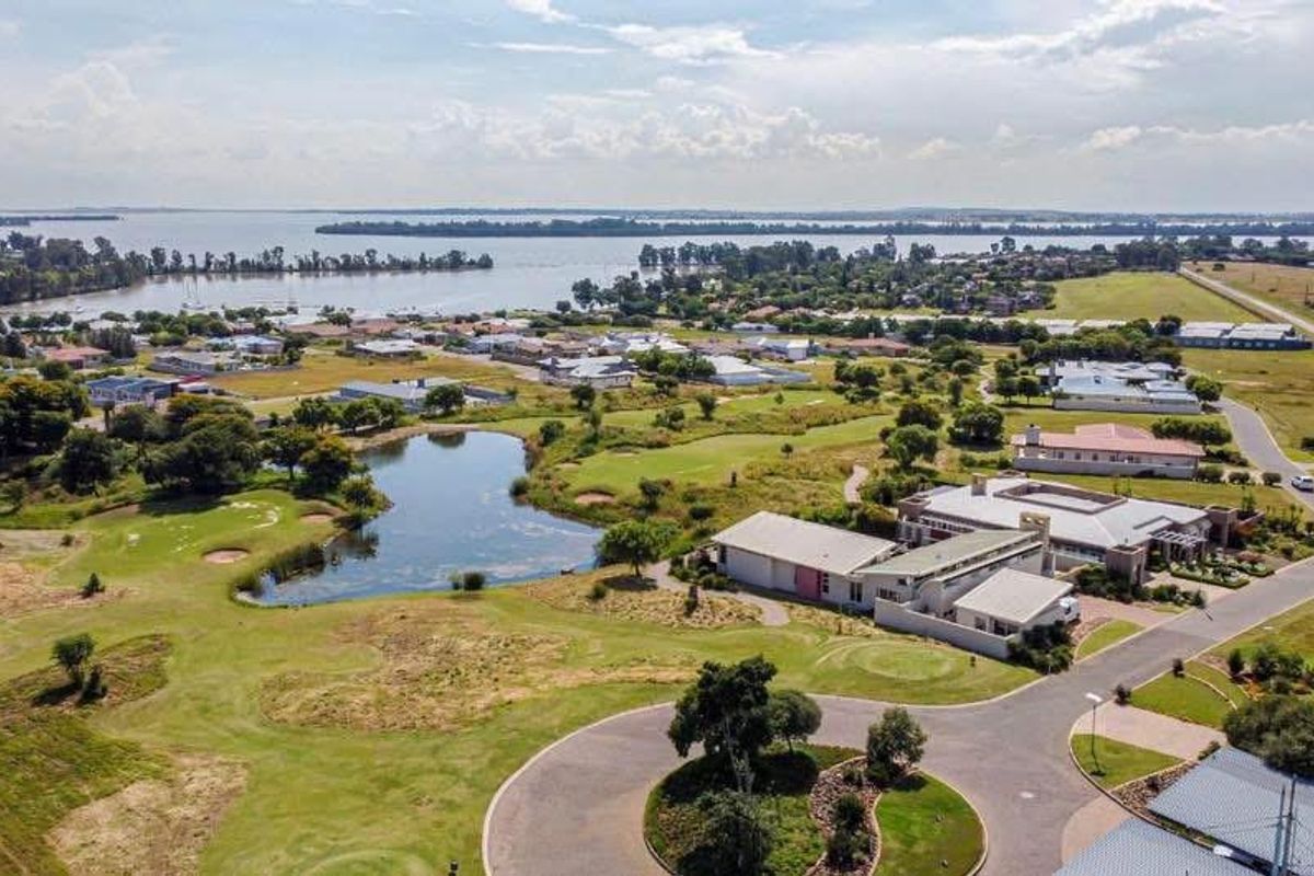 Stunning family home in Vaal Marina.Vaal Dam - Photo 3