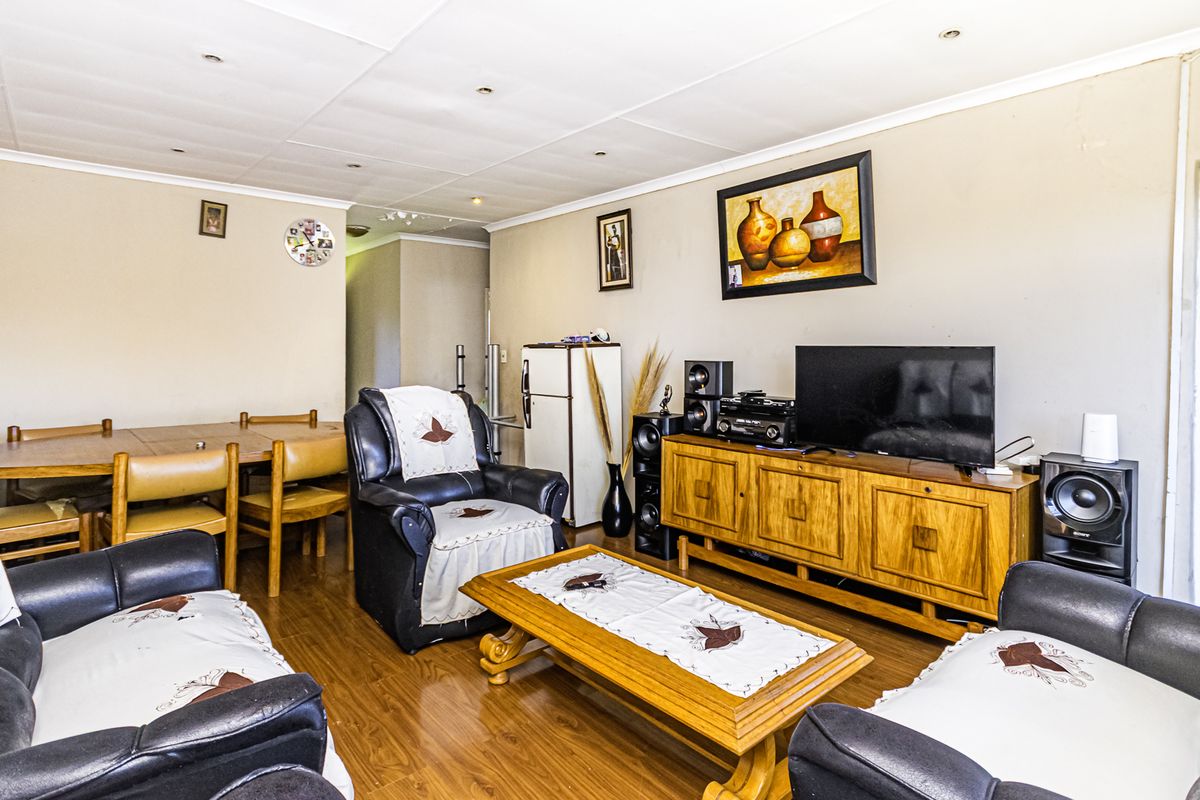 Modern 2 Bedroom Apartment – Ready for Immediate Occupation! - Photo 3