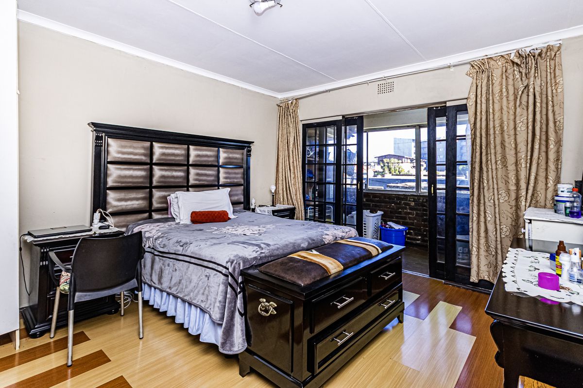 Modern 2 Bedroom Apartment – Ready for Immediate Occupation! - Photo 4