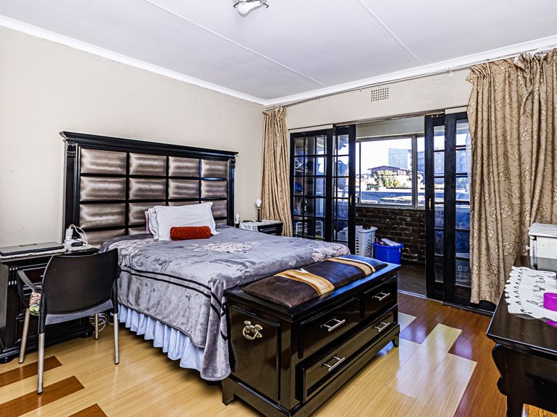 Modern 2 Bedroom Apartment – Ready for Immediate Occupation! - Photo 4
