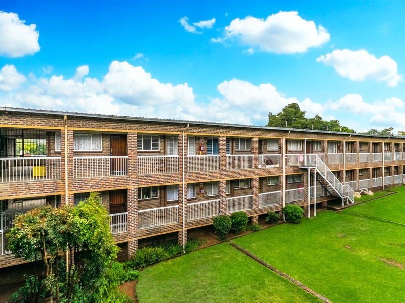Modern 2 Bedroom Apartment – Ready for Immediate Occupation! - Photo 1