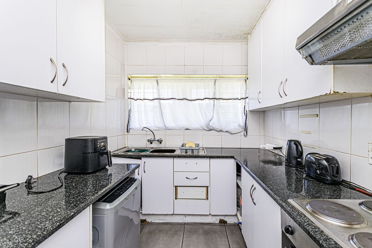 Modern 2 Bedroom Apartment – Ready for Immediate Occupation! - Photo 2