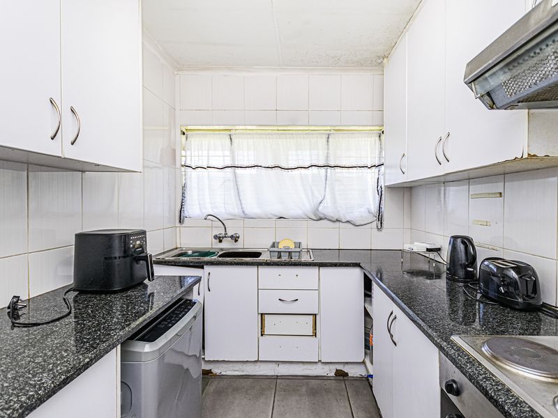 Modern 2 Bedroom Apartment – Ready for Immediate Occupation! - Photo 2