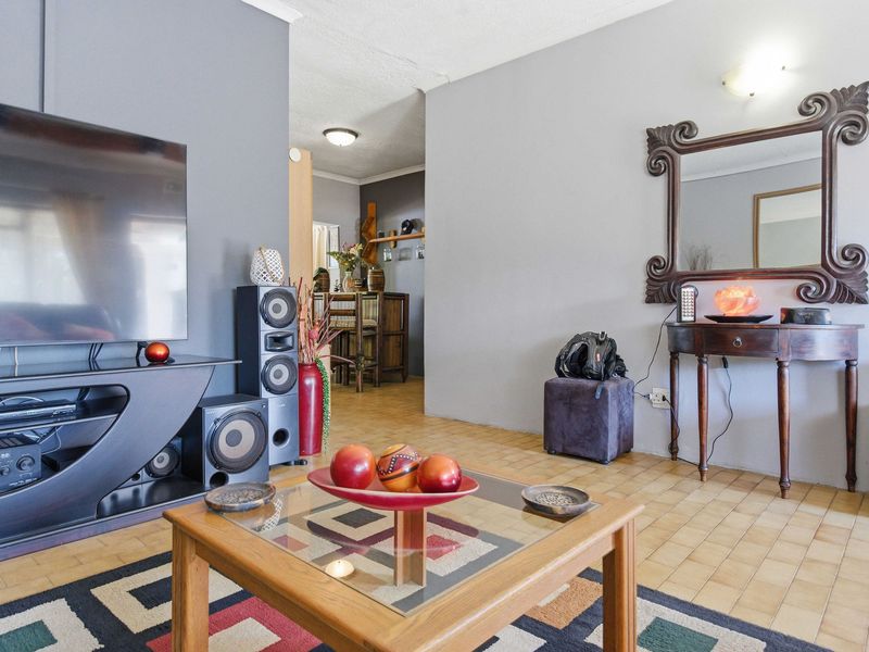 Charming 3 Bedroom Freehold home for sale in Scottburgh South. Your perfect coastal retreat awaits - Photo 2